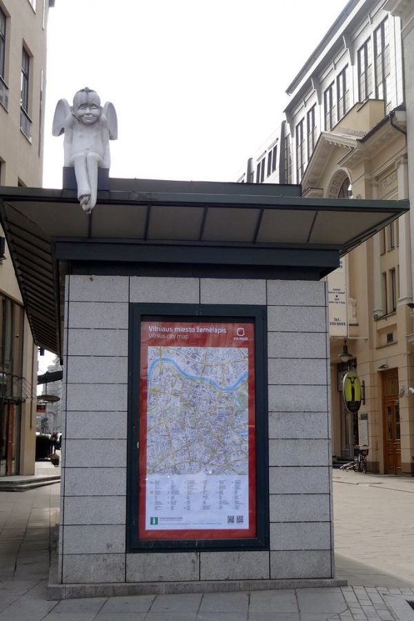 via gedimino angioletto su edicola vilnius