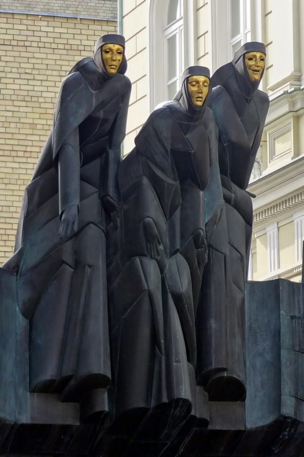 via gedimino teatro di vilnius lituania maschere