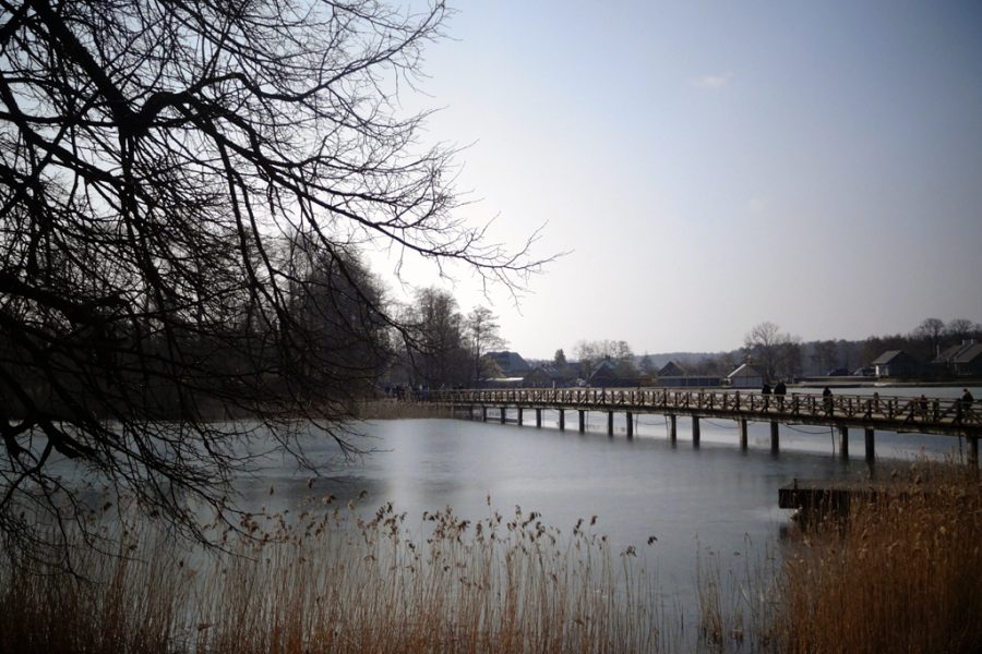 ponte su lago a castello di trakai lituania