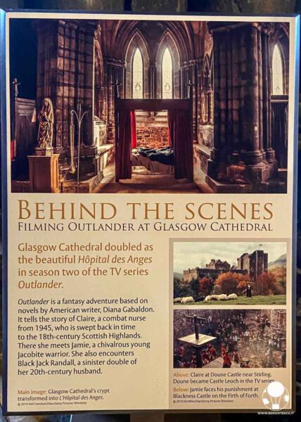 locandina con foto e spiegazione dei luoghi in cui è ambientata le serie tv outlander