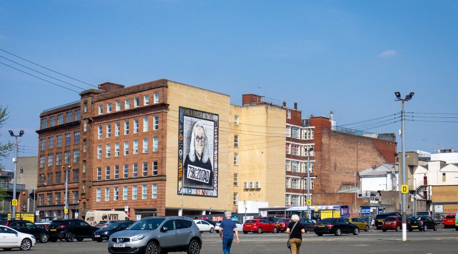 glasgow mural trail ritratto attore billy connolly