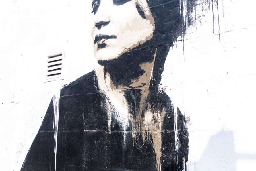 glasgow mural trail ritratto donna bianco e nero