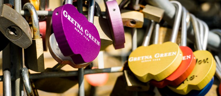 Sposarsi a Gretna Green, l’ultimo (e super kitsch) villaggio di Scozia