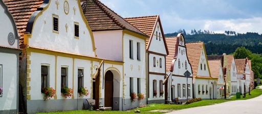 holasovice boemia del sud villaggio unesco repubblica ceca fila fattorie lato destro paese