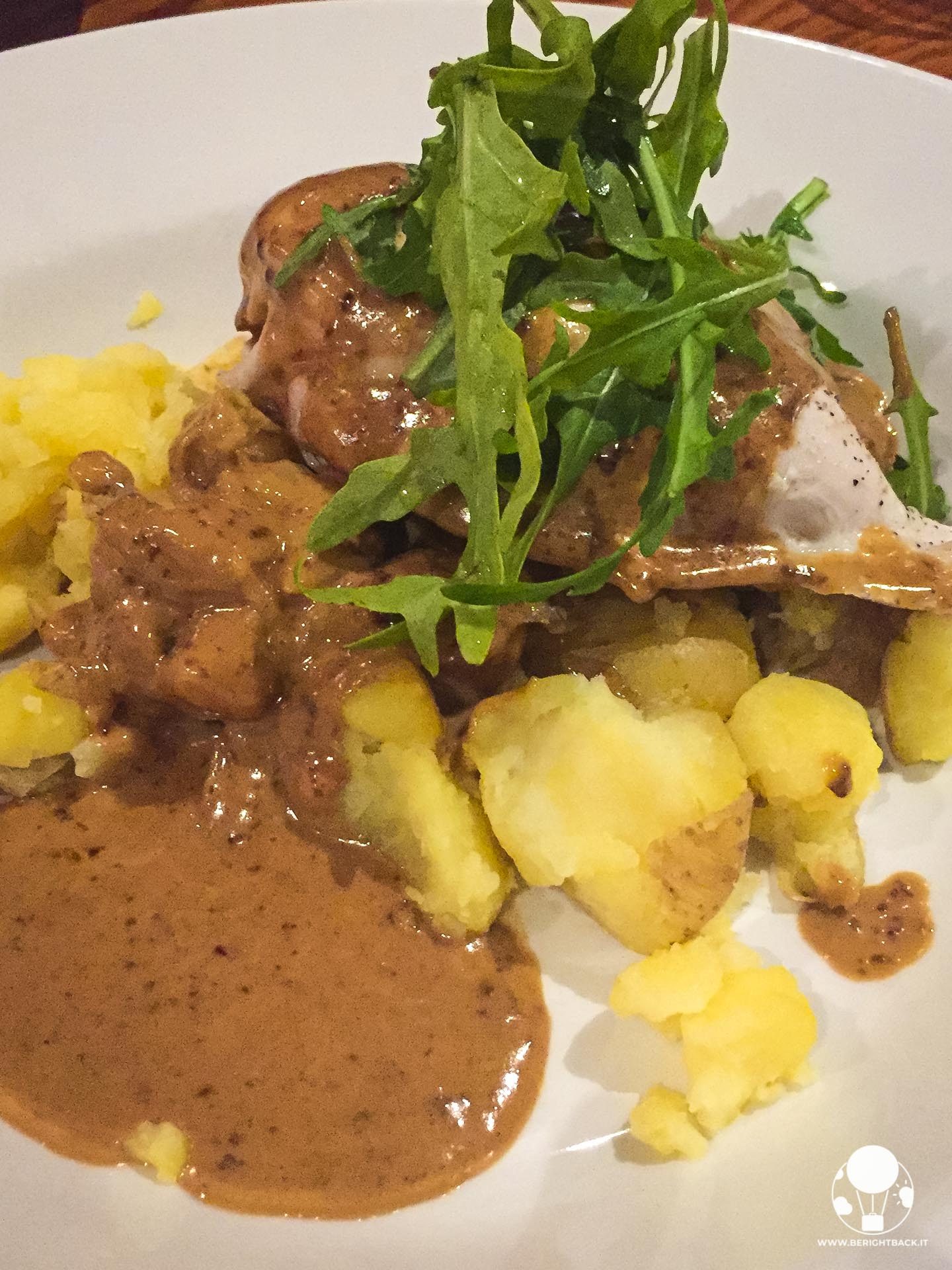 balmoral chicken pollo ripieno di haggis e salsa al whisky con verdure