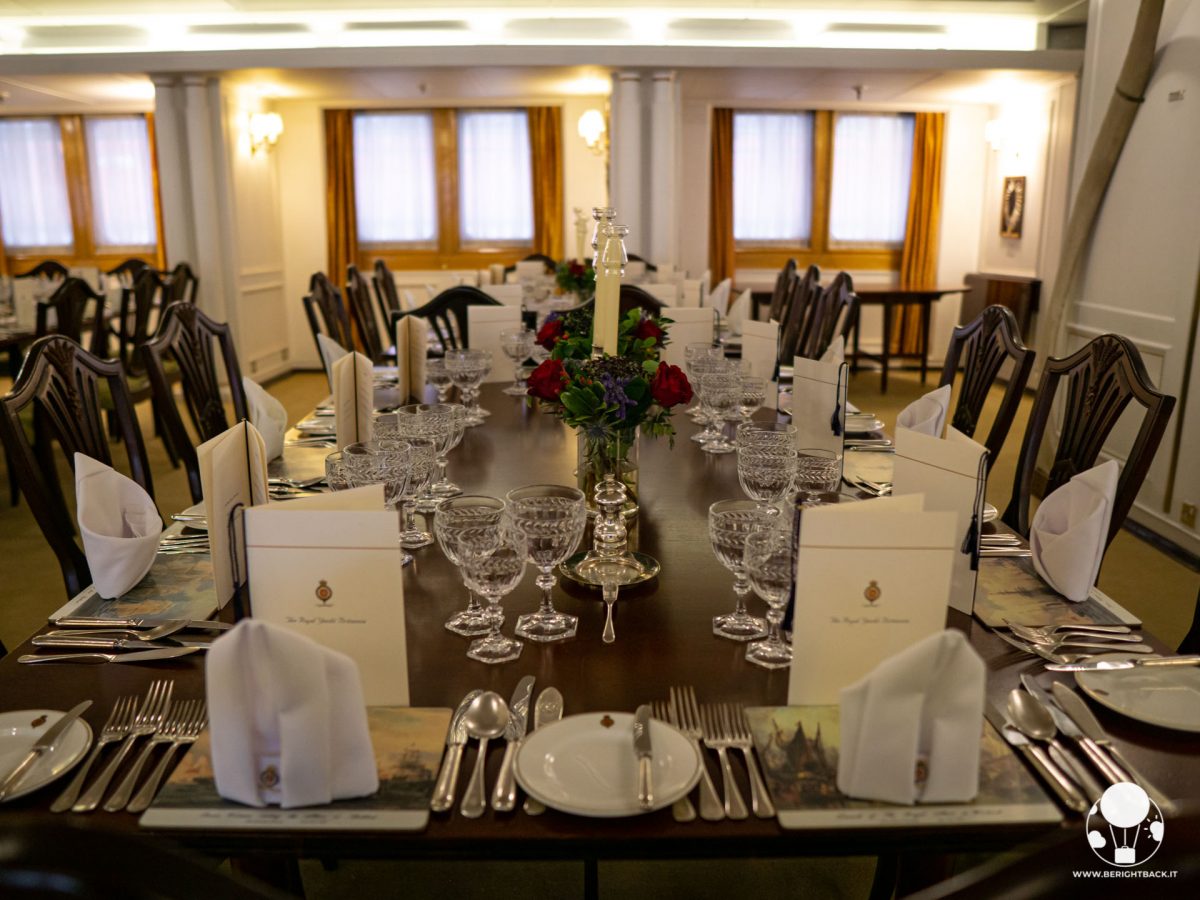 La sala da pranzo della Royal Yacht Britannia è usata ancora per ricevimenti privati di grande importanza