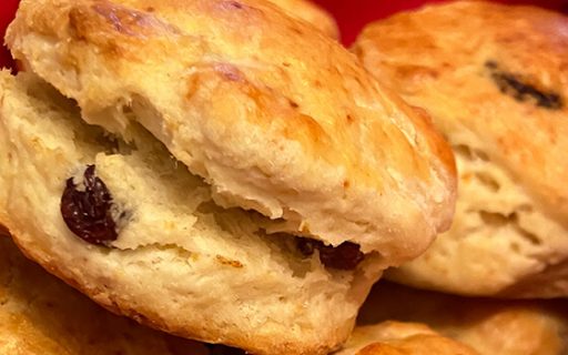 Merenda British style: cosa sono gli scones e come si preparano