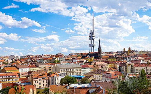 La torre della televisione di Praga, l’edificio più alto (e brutto?) della città