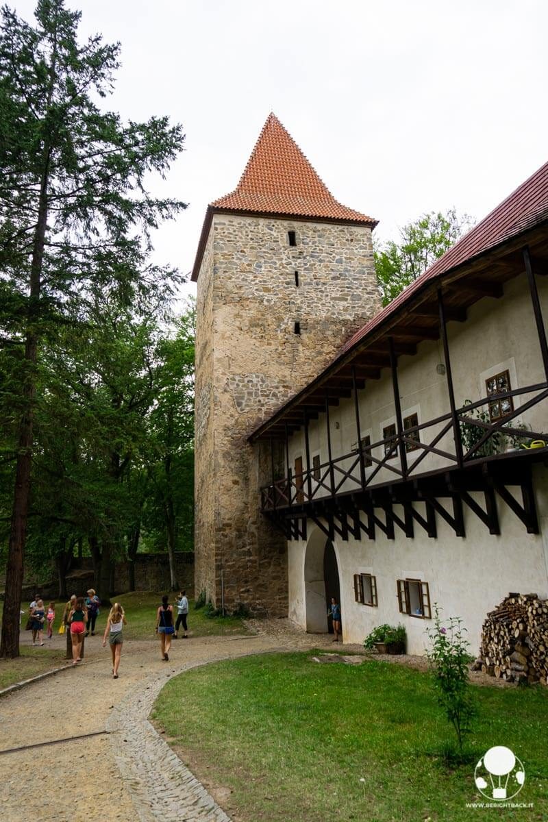 Una delle torri a base quadrata del castello di Zvíkov