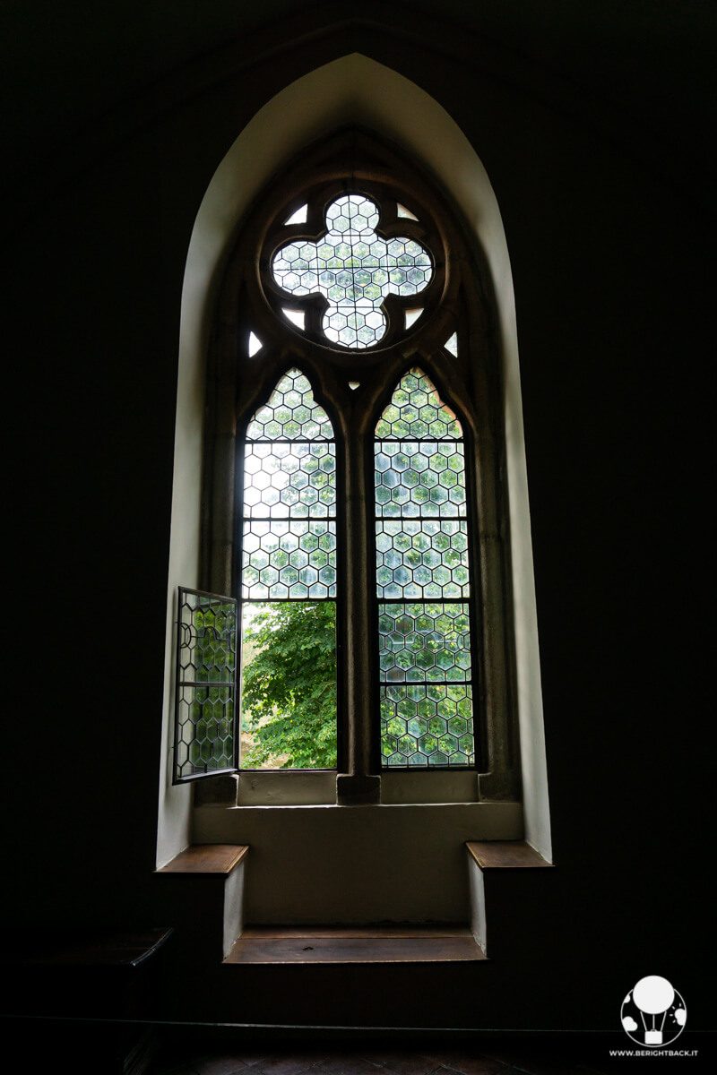 Finestra con rosone all'interno del castello di Zvíkov