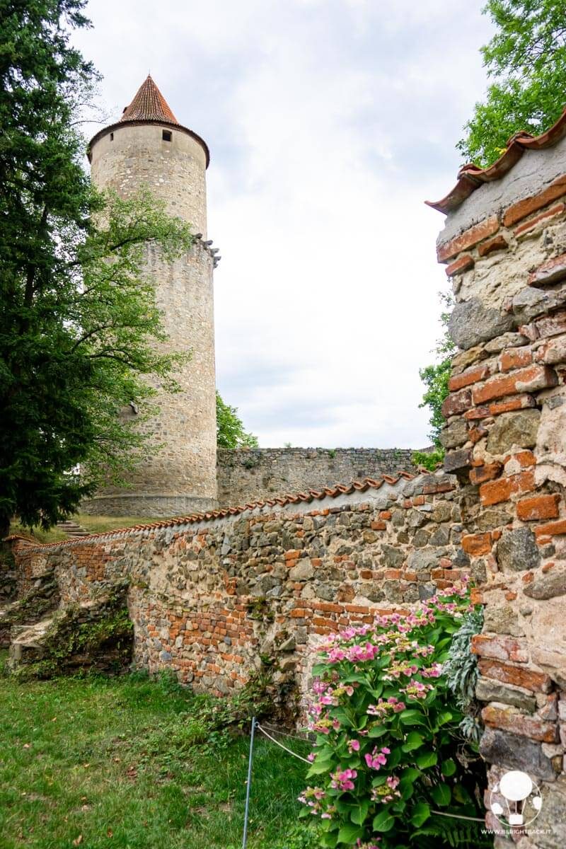 Torrione difensivo a base rotonda nel castello di Zvíkov, Cechia