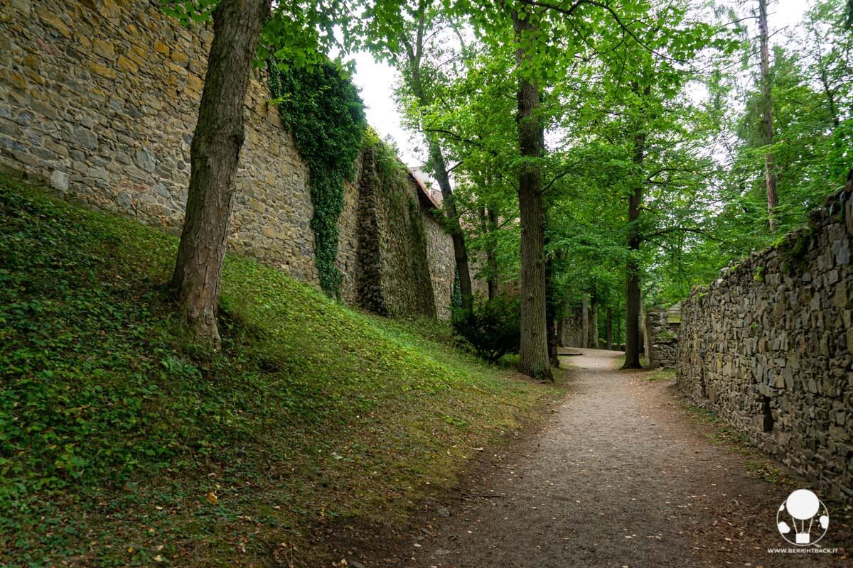 La doppia cinta muraria del castello di Zvíkov, Cechia
