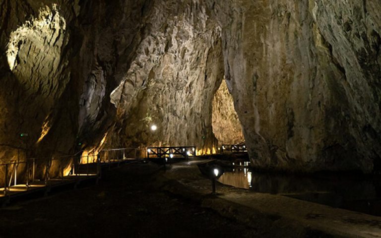 Cosa vedere nei dintorni di Zlatibor: la grotta di Stopića