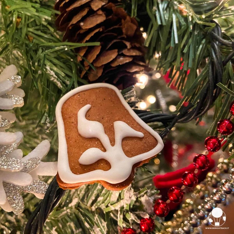 Dolci di Natale cechi, campana di pan pepato sull'albero