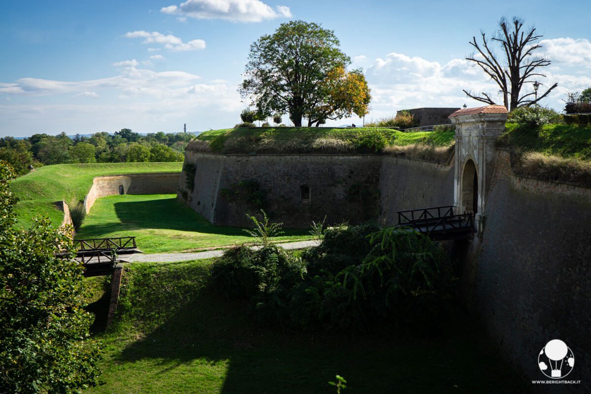 Le mura difensive della fortezza di Petrovaradino
