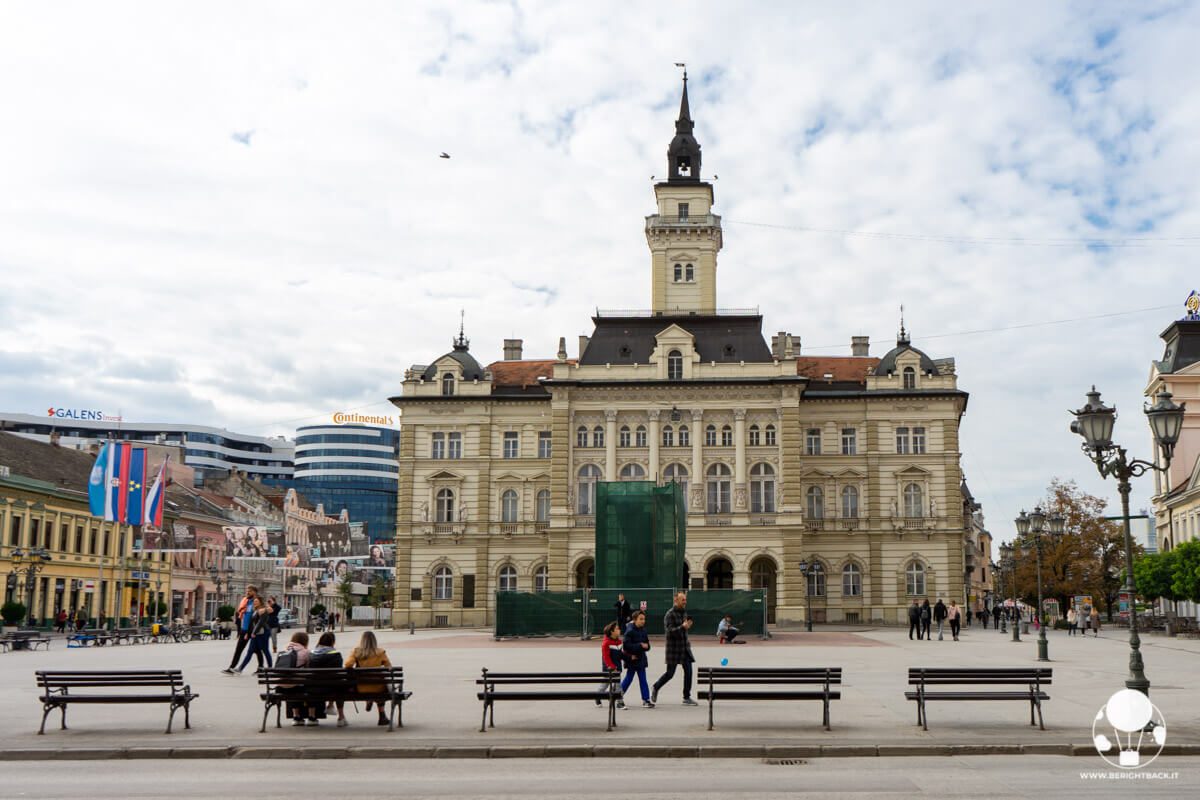 Il palazzo del municipio di Novi Sad