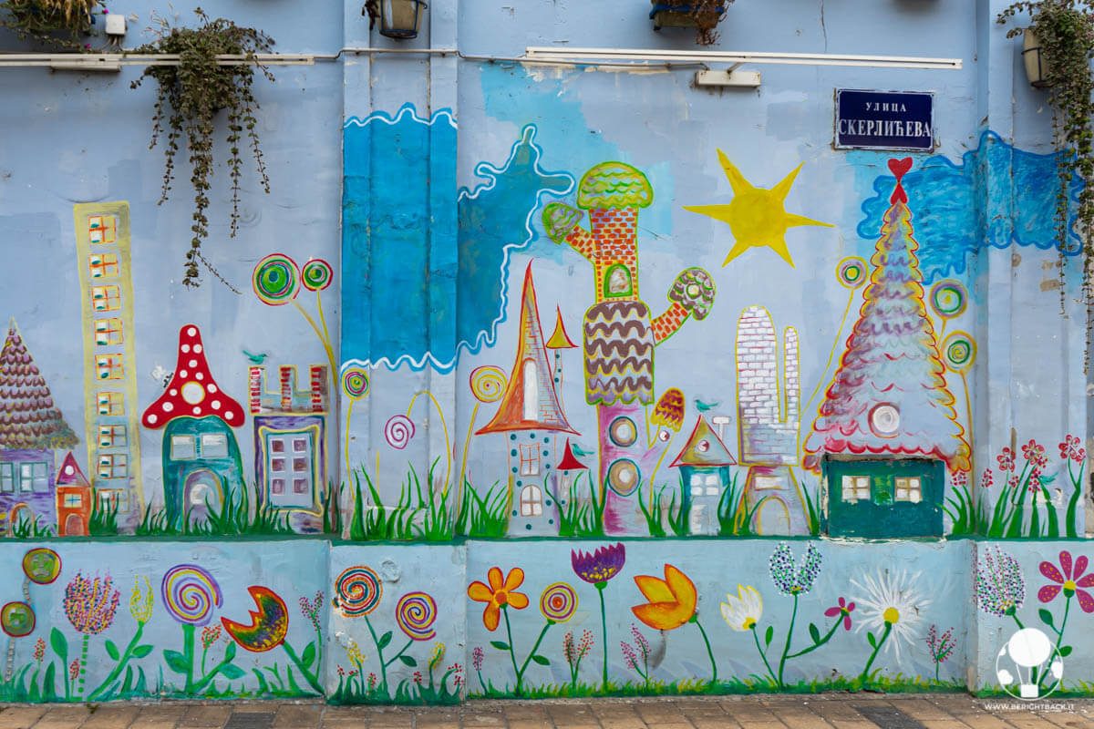 Coloratissimo murale nel centro di Novi Sad