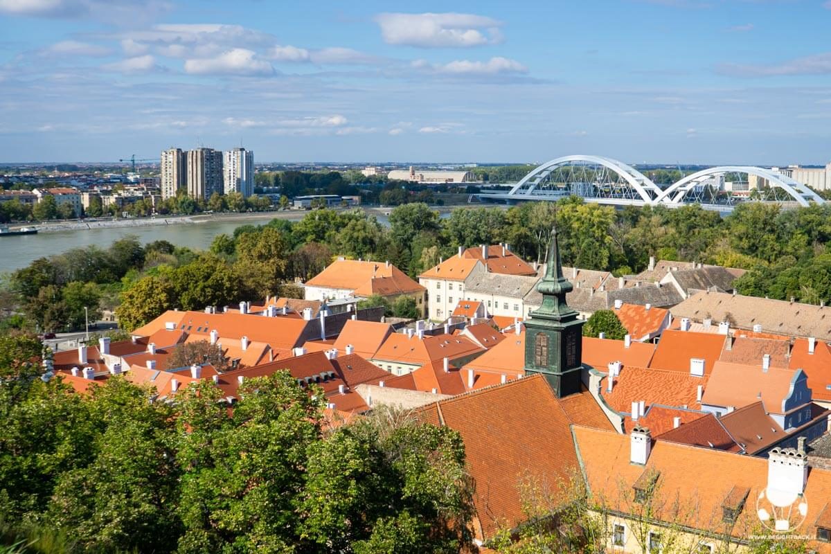 Vista sui tetti di Petrovaradino ed il Danubio dalla fortezza