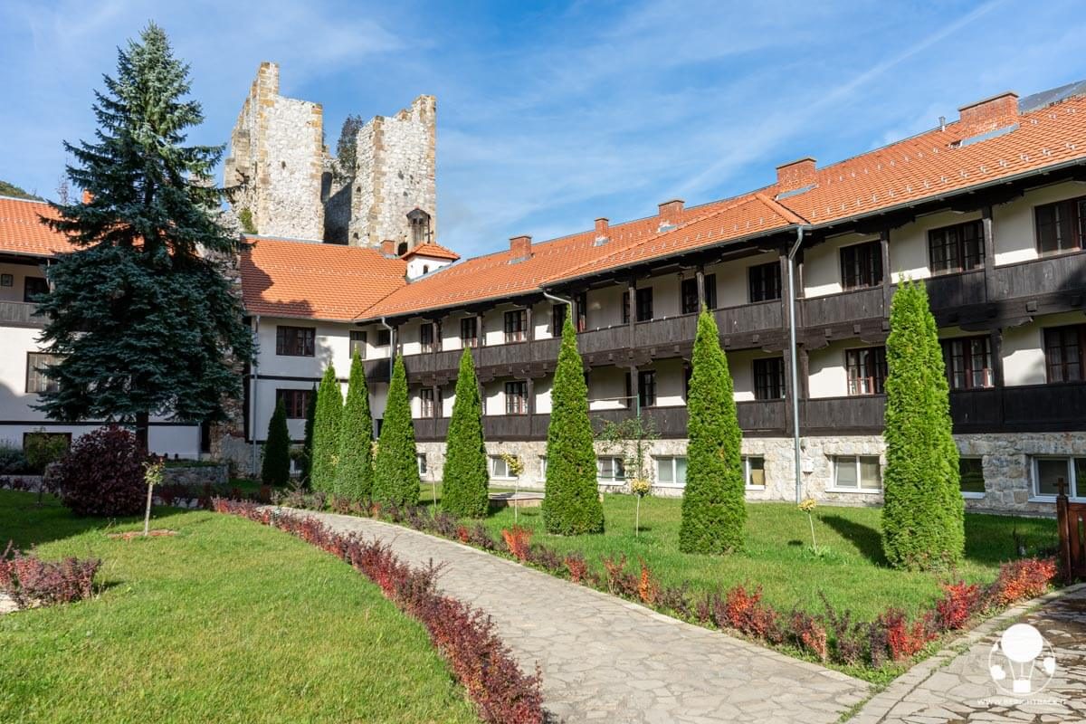Le celle monastiche riservate alle suore all'interno del monastero di Resava, Serbia