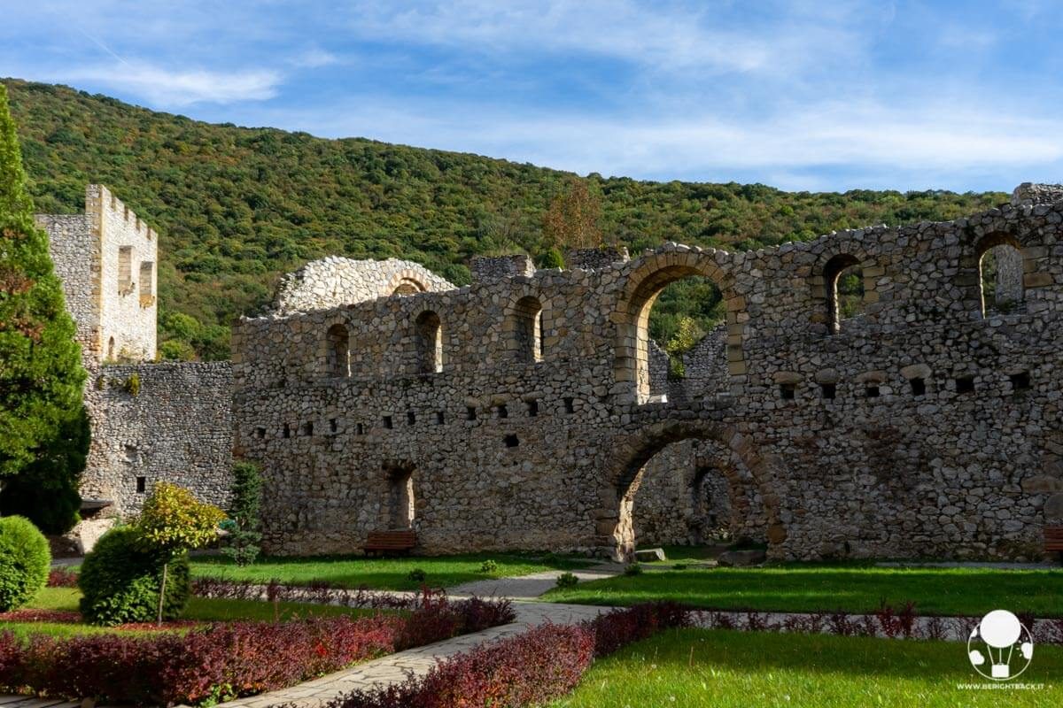 Resti del refrettorio nel monastero di Resava, Serbia