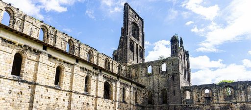 Yorkshire, tra le rovine medievali dell’abbazia di Kirkstall