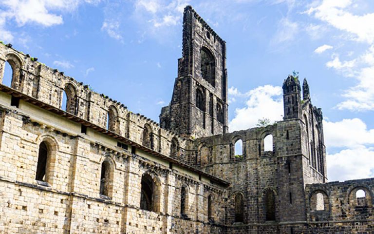 Yorkshire, tra le rovine medievali dell’abbazia di Kirkstall