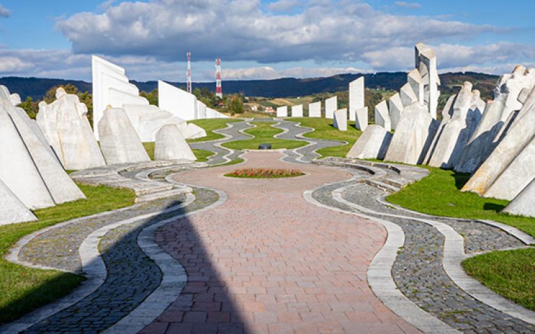Il memoriale di Kadinjača, lo spomenik più maestoso di Serbia
