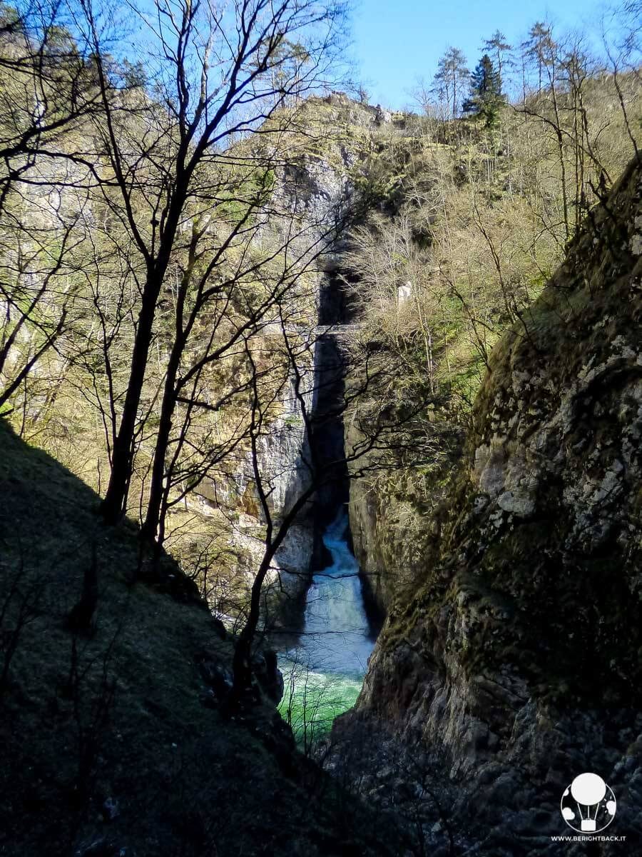 L'uscita del fiume Reka dalle Grotte di San Canziano