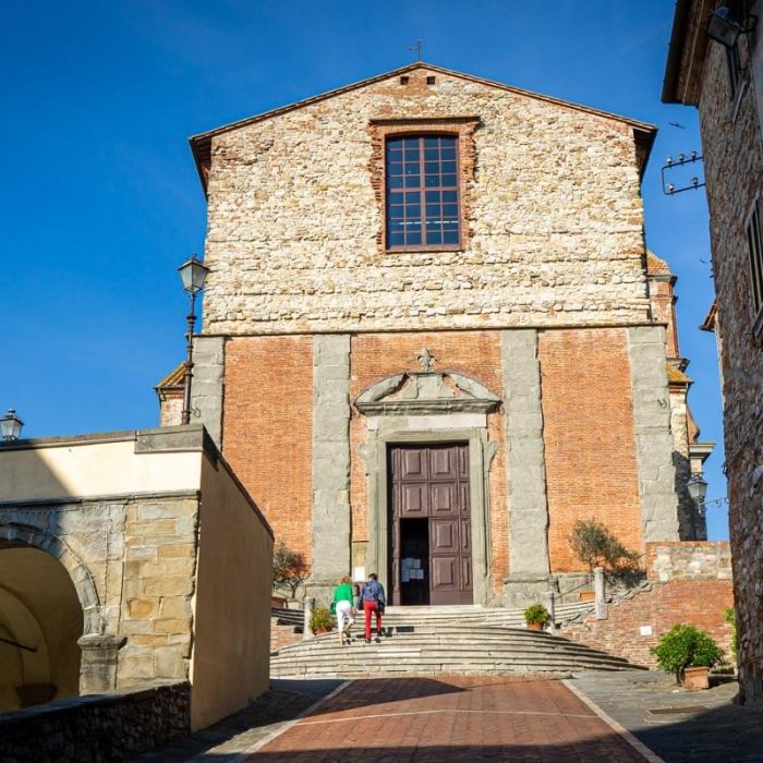 La facciata incompleta della Collegiata di Lucignano