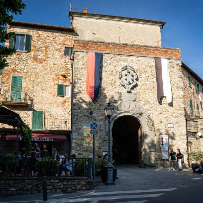 La porta medievale di San Giusto a Lucignano