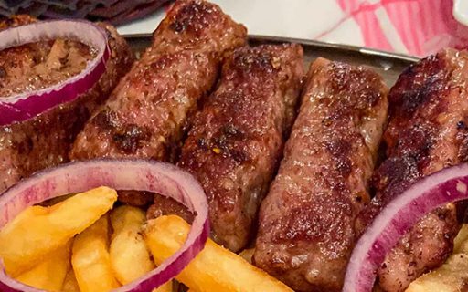Ćevapi, il piatto simbolo dei paesi balcanici