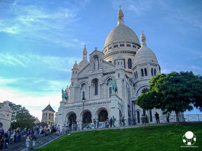 parigi-perche-visitarla-basilica-sacro-cuore-montmartre-berightback