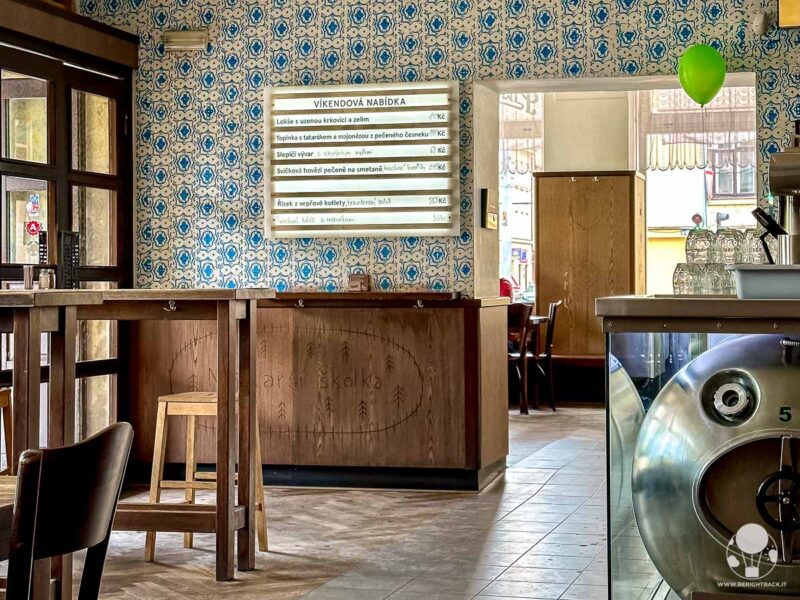 dove-mangiare-a-praga-lokal-hamburk-berightback
