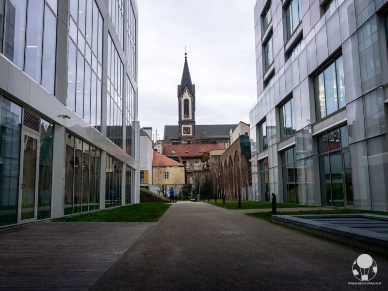 karlin-praga-contrasti-vecchio-nuovo-berightback