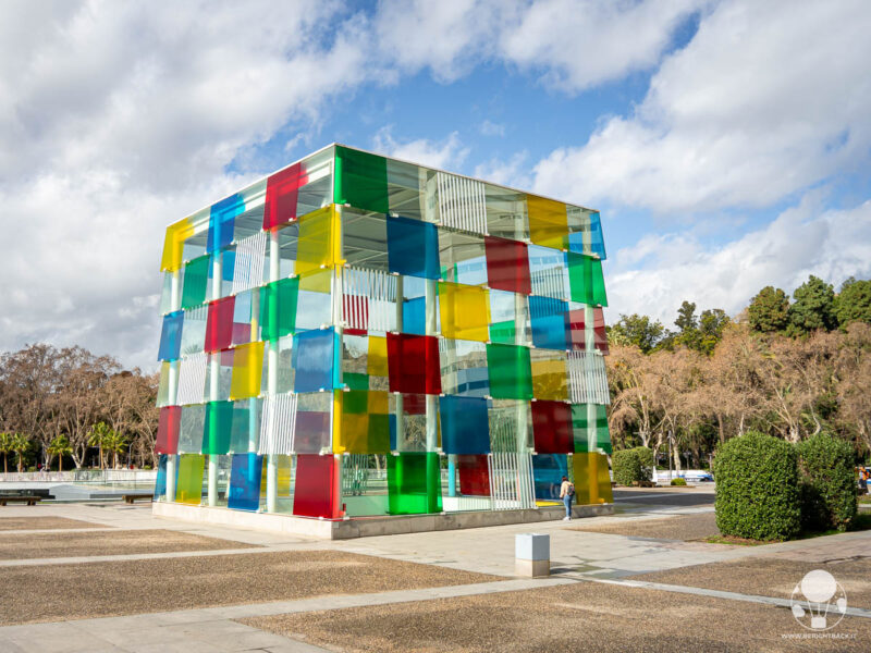 malaga-cosa-vedere-cubo-vetro-centro-pompidou-berightback