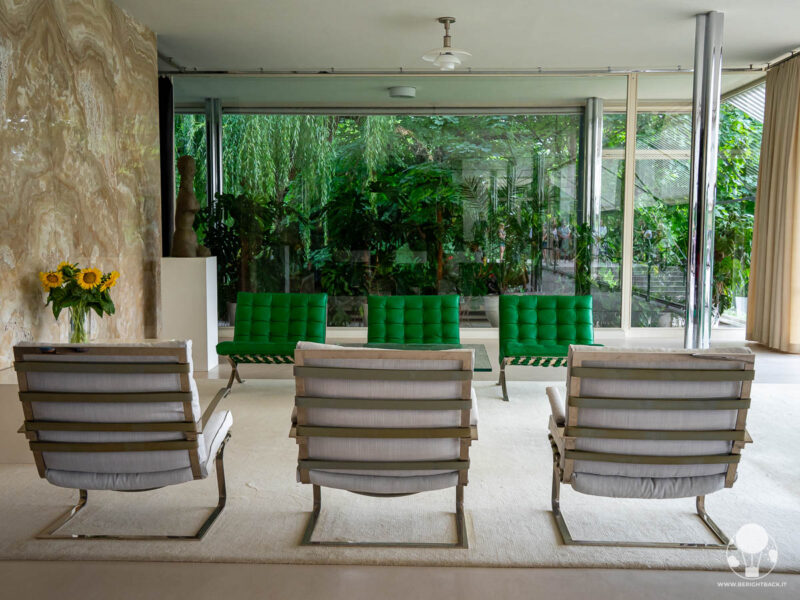 villa-tugendhat-brno-salone-aperto-parete-onice-berightback villa-tugendhat-brno-salone-aperto-parete-onice-berightback