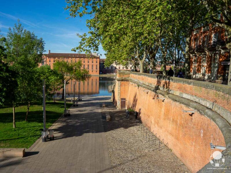 cosa-vedere-a-tolosa-place-de-la-daurade-garonna-berightback