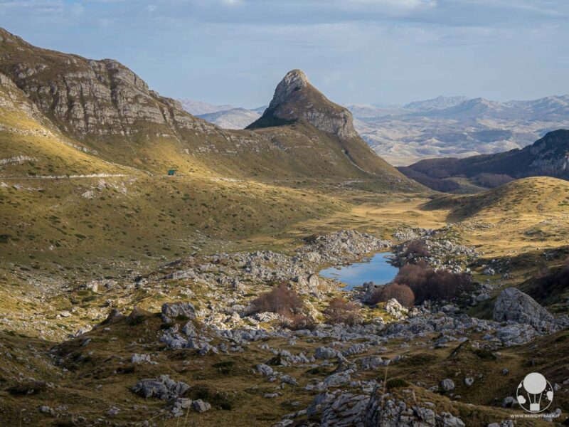 parco-nazionale-durmitor-montenegro-lago-occhio-montagna-berightback